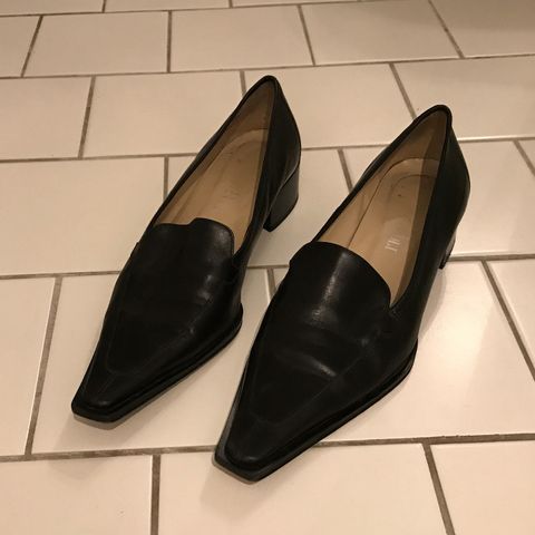Flotte sko fra Enzo Poli i sort skinn