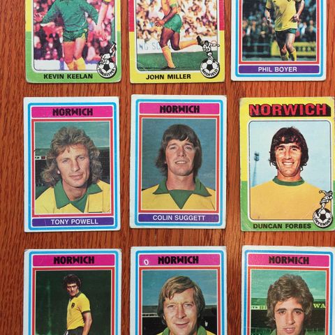 Topps 1975 og 1976 11 stk ulike Norwich City fotballkort selges samlet!