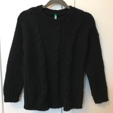 Kjempefin, god klassisk ullgenser - genser fra Benetton str 6-7 år (S), sort