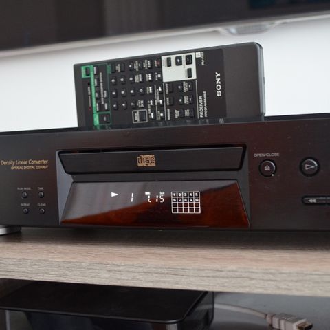 CD spiller SONY CDP-XE270. Som ny!