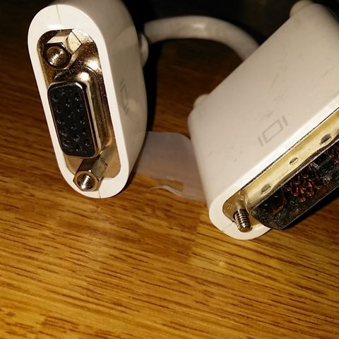Apple Male DVI to Female VGA. Monitor Adapter Cable Molex White