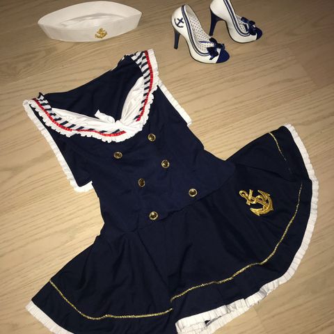 Kostyme Nautical doll  str L og pumps str 37