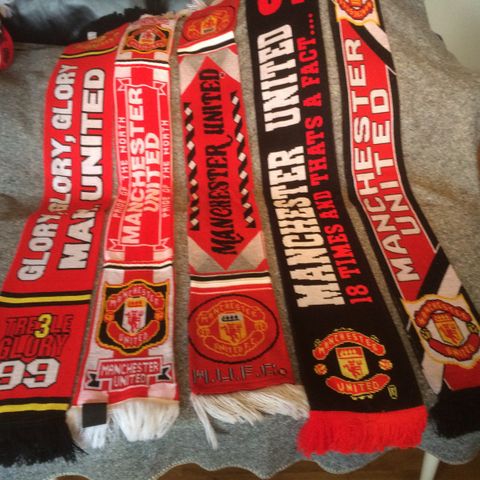 MANCHESTER UNITED DRAKTER, SKJERF, SLIPS og andre Suporterting , ALT ER  NYTT,