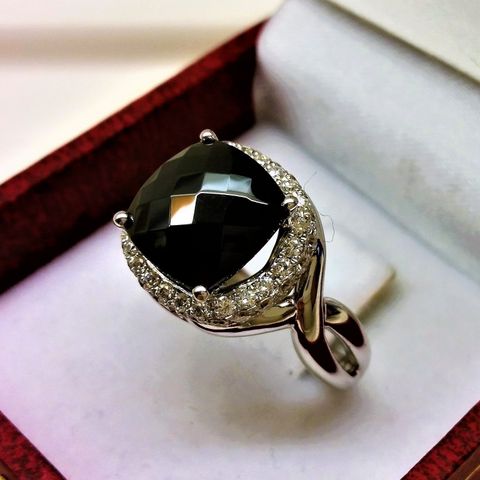 GEORGIO VISCONTI RING 18K HVITT GULL 0.62CT FG-VVS2 DIAMANTER-SVART ONYX