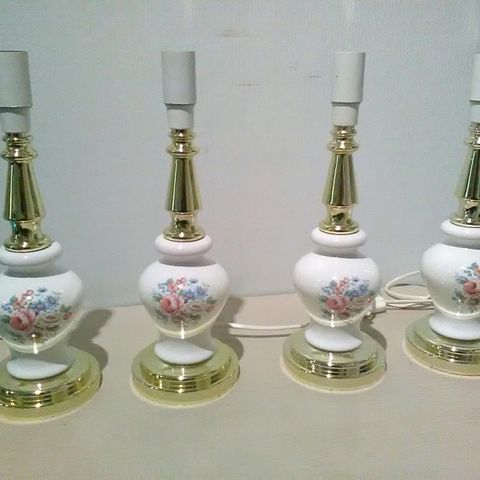 4 eldre porselens lamper fra El Produkter Type B 41 høyde 29 cm.