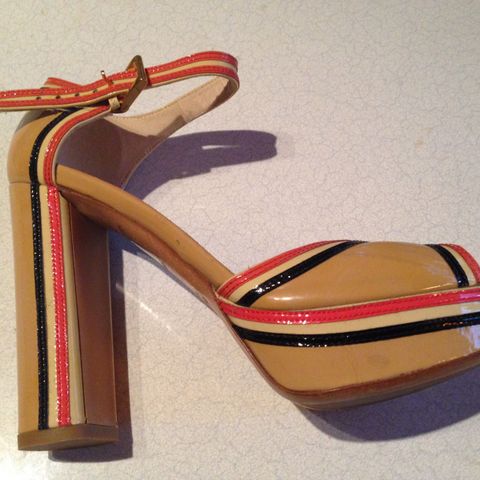 Prada beige slingback sko