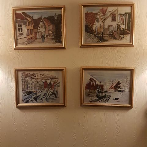 4 Bergens-bilder med signatur. Størrelse 35 x 45 cm. Selges under kostpris