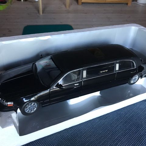 Lincoln Limousine skala 1:18