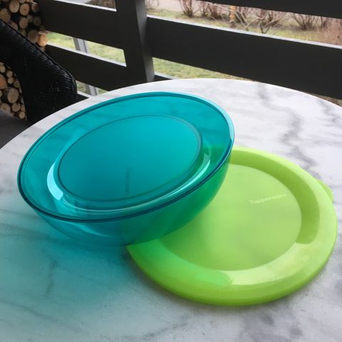 Tupperware Bolle med deksellokk og tett lokk.