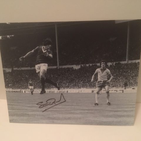 Manchester United - Stuart Pearson signert 25x20 cm fotografi med COA