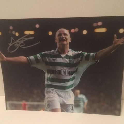Celtic - John Hartson signert 25x20 cm fotografi