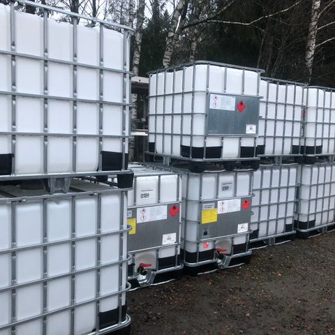 1000 liter IBC tanker med bur