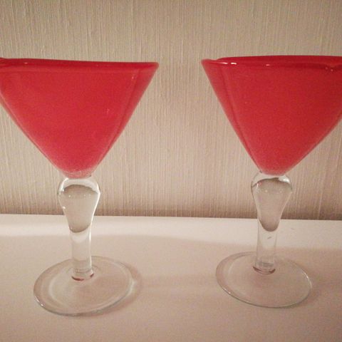 2 flotte røde håndbåsteæ kunstglass, Champagne glass eller Cocktail glass