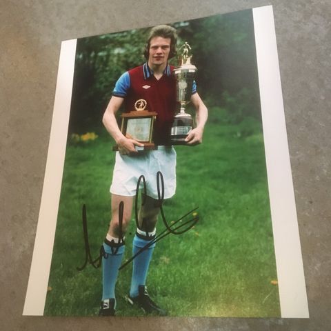 Aston Villa- Fantastisk flott signert 20x25 cm stort Andy Gray fotografi