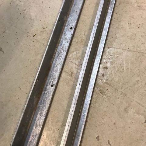 Avkapp/brukt T -og V stål