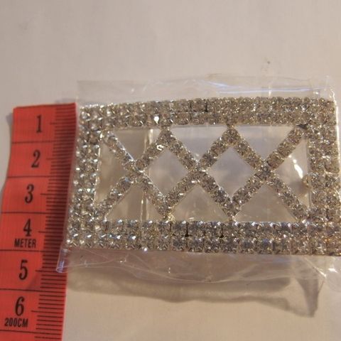 Strass beltespenne 6,5 x 3,5 cm. Ubrukt.