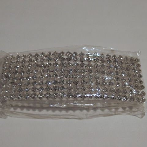 Beltespenne med strass 11 x3,8 cm. Ubrukt