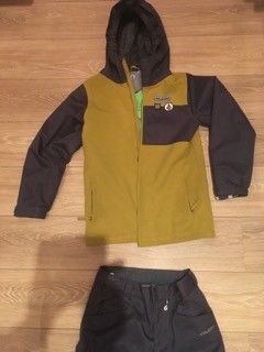 VOLCOM jakke og bukse kr 400 Str L,G jakke og XL,TG bukse (se beskrivelse)