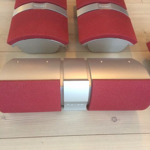 Pioneer design Hifi høyttalere - aluminium med rødt trekk