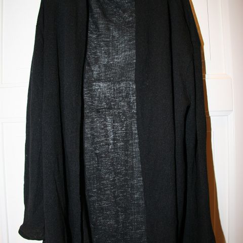 Koselig mørkeblå strikket jakke / cardigan / omslagsjakke - størrelse M