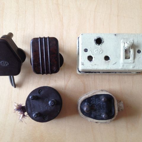 Vintage 1930s-50s Round-Pin Electrical Plugs & Socket Set