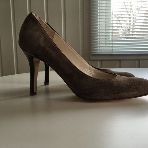 NYE Venice pumps /sko/ stiletter i semsket skinn str 39 selges