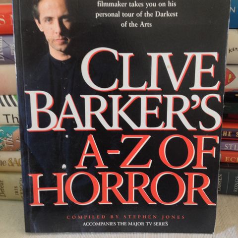 Clive Barker's bok A-Z of Horror til salgs.