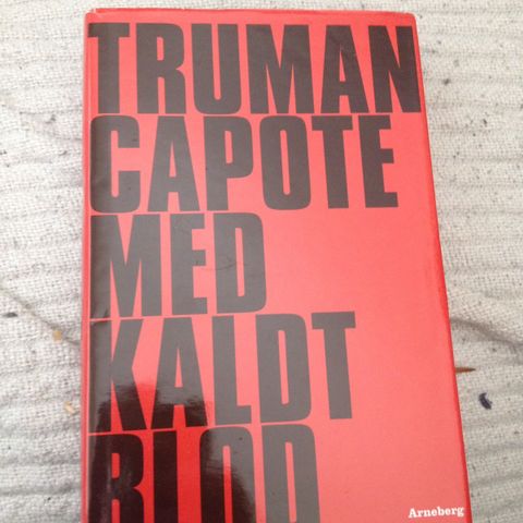Med Kaldt Blod av Truman Capote til salgs.