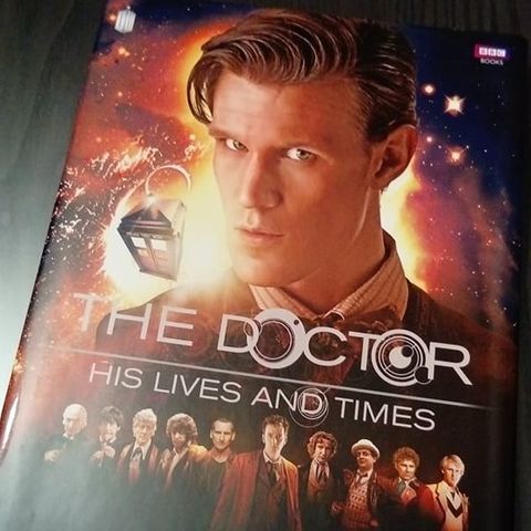 Doctor Who bok "The Doctor: His lives and his time" selges