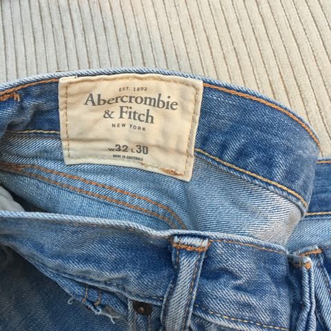 Brede ben! Tøffe Abercrombie & Fitch jeans str 32/30. Lite og pent brukt