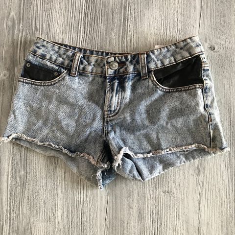 Nesten ny shorts til 50kr