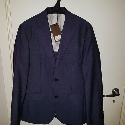 Ny blazer / dressjakke i str 46 (S) Slim fit.