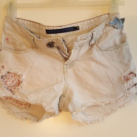 Kul SHORTS. Lyseblå. BERSHKA. Lommer BLOMSTRET.