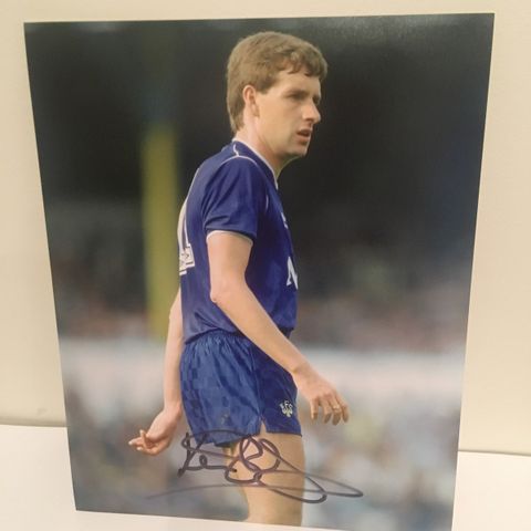 Everton - Kevin Sheedy signert 20x25 fotografi med COA