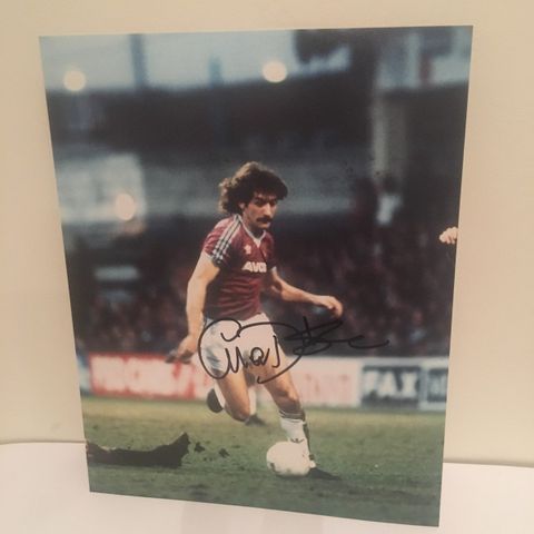 West Ham United - Alan Devonshire signert 20x25 cm fotografi