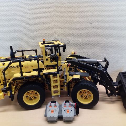 Volvo L350F Wheel Loader (42030) fra Lego Technic