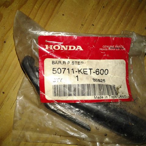 Honda CBR125  fothvilerhylse bakre høyre side