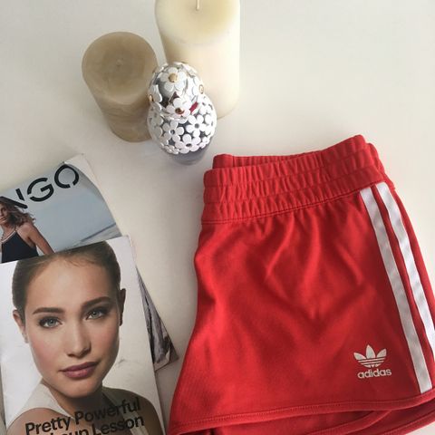 Rød Adidas shorts