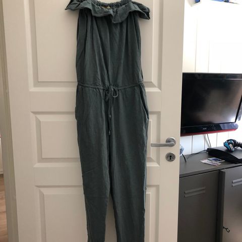 jumpsuit fra Line of Oslo