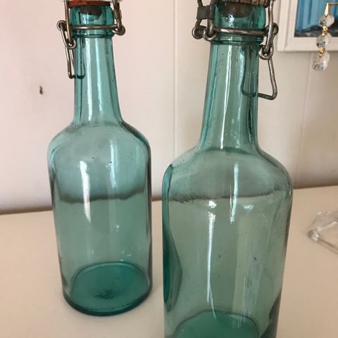 2 stk gamle flaskee
