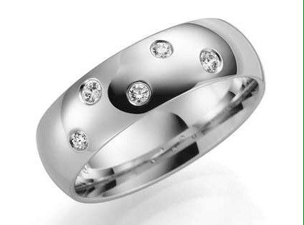 Nydelig forlovelse/gifte-ring i hvitt gull med diamanter!