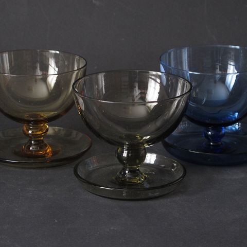 Hadeland glass, dessertskåler diverse farger. ca 1930.