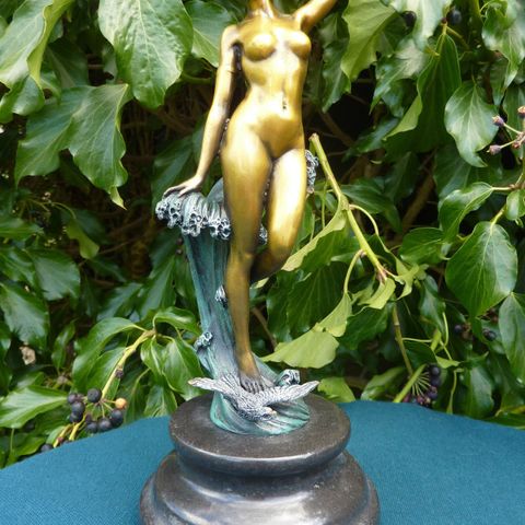 Design figur/skulptur i bronse repo av "The Wave"  Ferdinand Preiss 1925