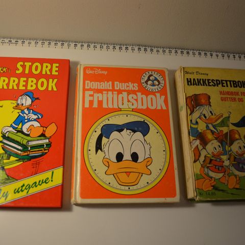 Ducks store spørrebok * Hakkespettboken Diverse utgaver . trn 81,-