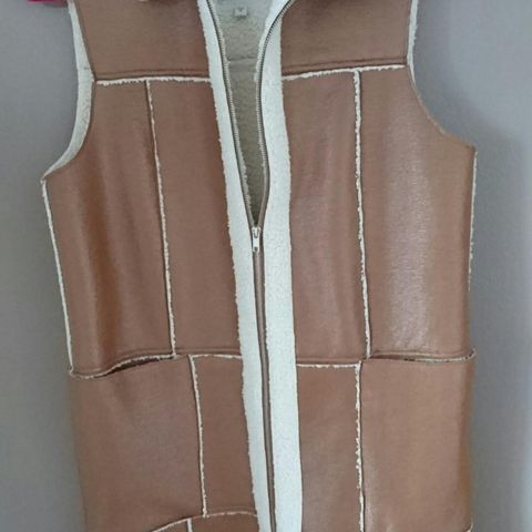 Ny Guess vest til dame i str. M