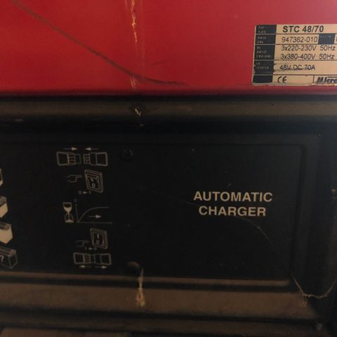 Batteriladere m.m. for bl. a. elektrisk gaffeltruck