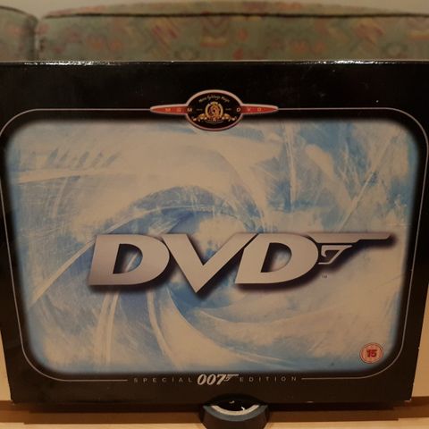 Eksklusiv samling,  James Bond 007 DVD filmer i flott metallboks