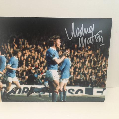 Manchester City - Rodney Marsh fantastisk flott signert 25x20 cm fotografi