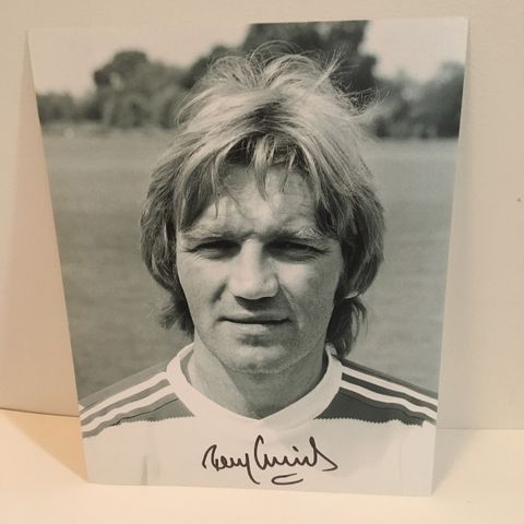 Queens Park Rangers - Tony Currie autentisk signert 20x25 cm fotografi.