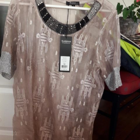 Nydelig bluse str m hb kr 200